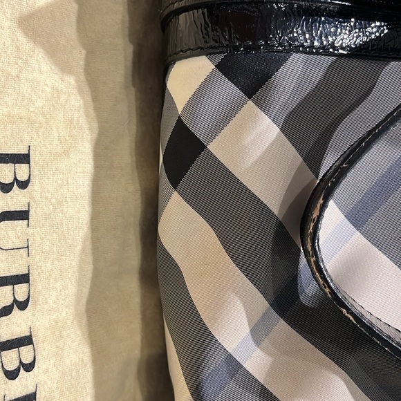 Burberry shoulder Bag. - Picture 3 of 7